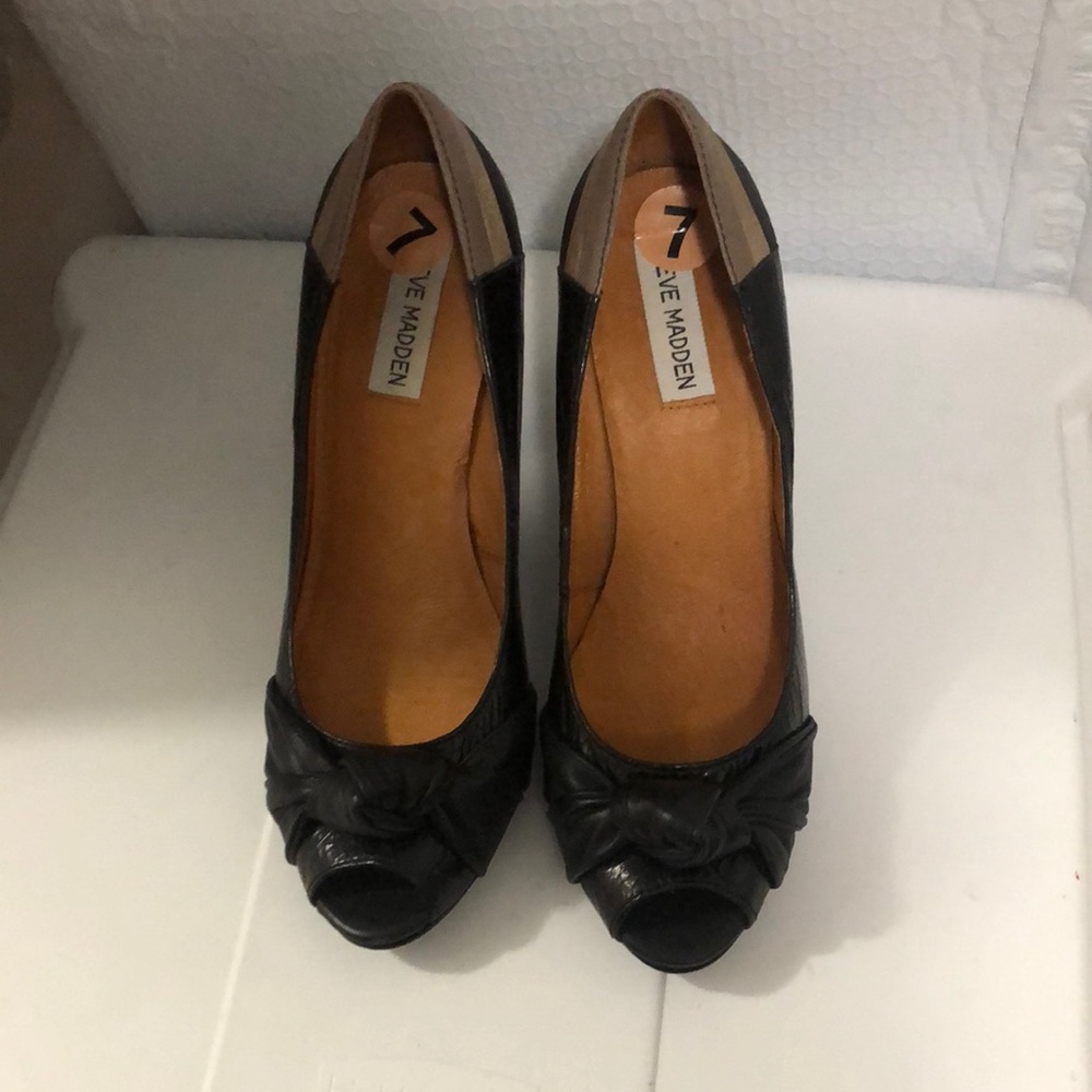 Steve Madden leather black with beige size 7